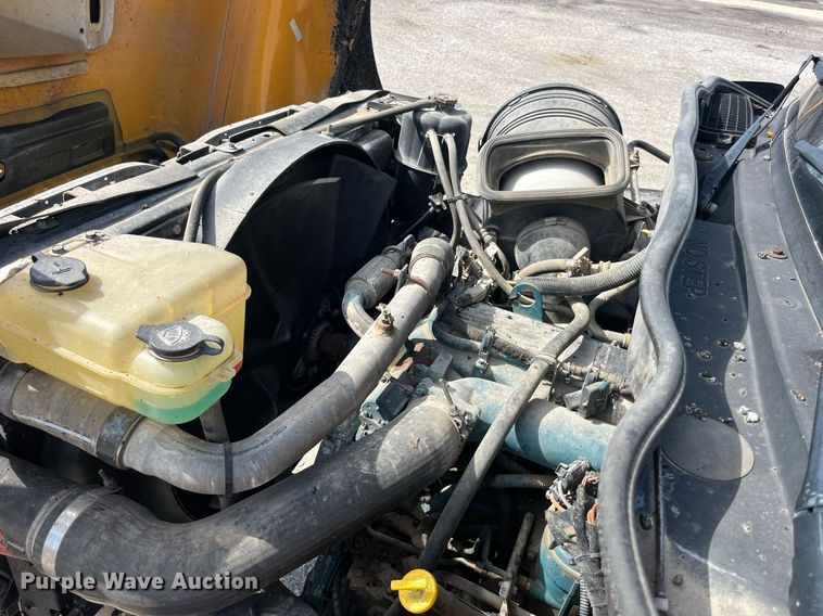 image for item DP2076 2006 International 7400  oil distributor truck