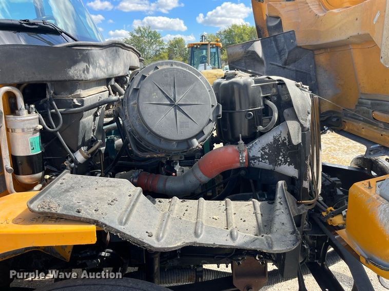 image for item DP2076 2006 International 7400  oil distributor truck