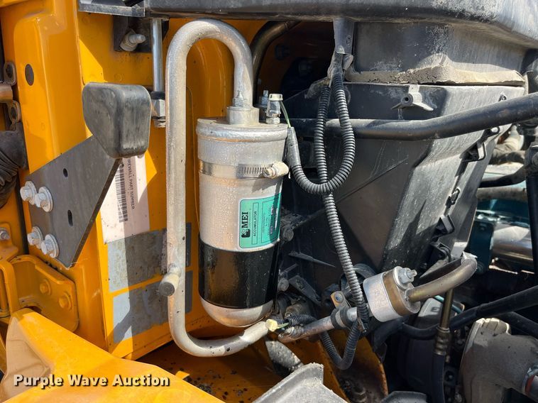 image for item DP2076 2006 International 7400  oil distributor truck