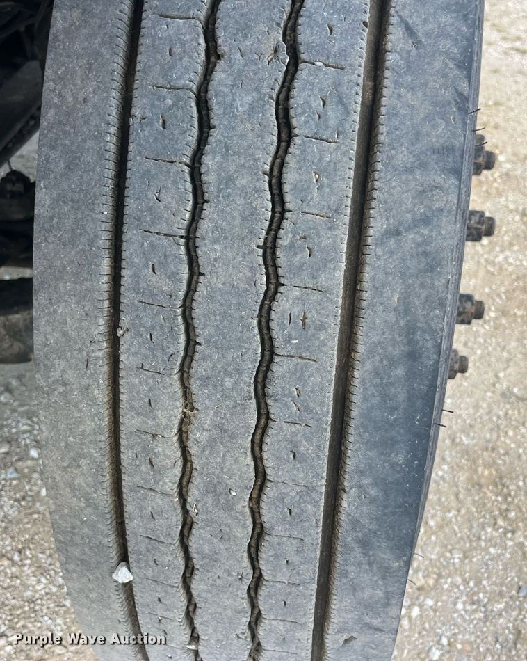 image for item DP2076 2006 International 7400  oil distributor truck