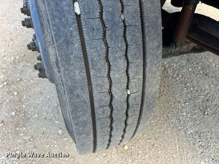 image for item DP2076 2006 International 7400  oil distributor truck