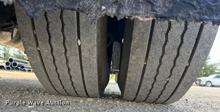 image for item DP2076 2006 International 7400  oil distributor truck