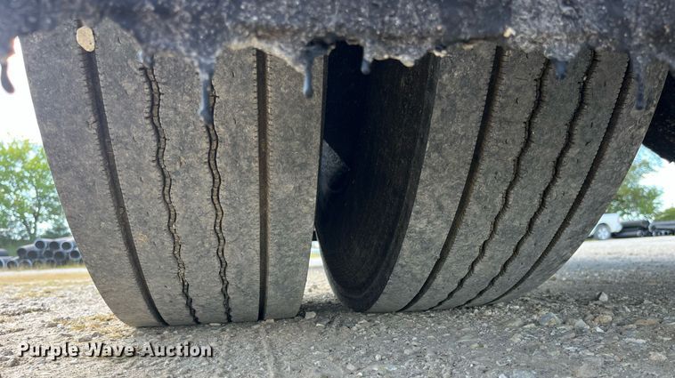 image for item DP2076 2006 International 7400  oil distributor truck