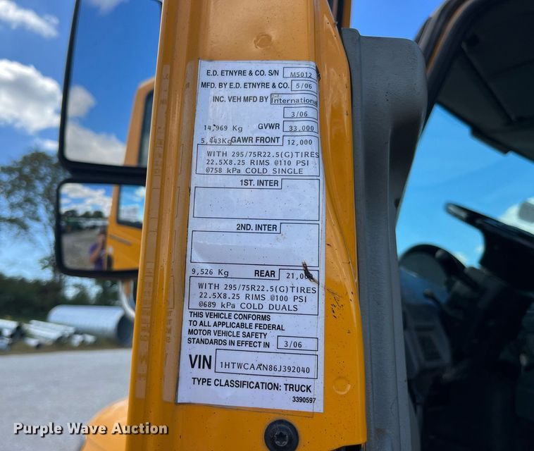 image for item DP2076 2006 International 7400  oil distributor truck