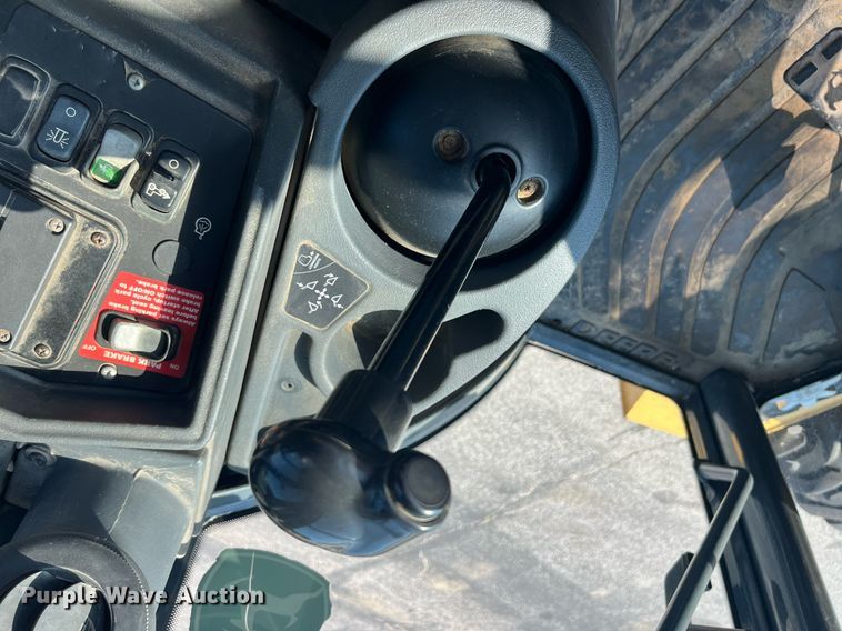 image for item DP2083 2006 John Deere 410G  backhoe