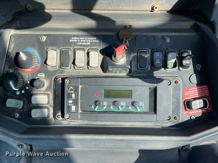 image for item DP2083 2006 John Deere 410G  backhoe