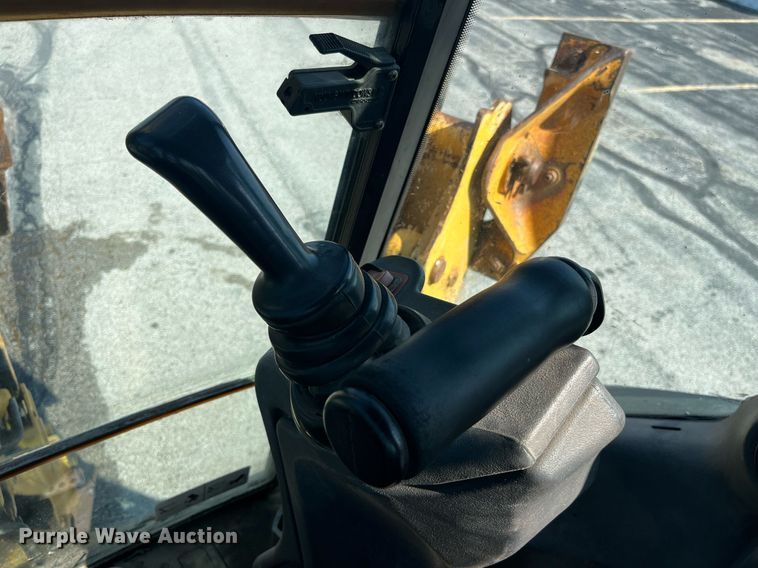 image for item DP2083 2006 John Deere 410G  backhoe