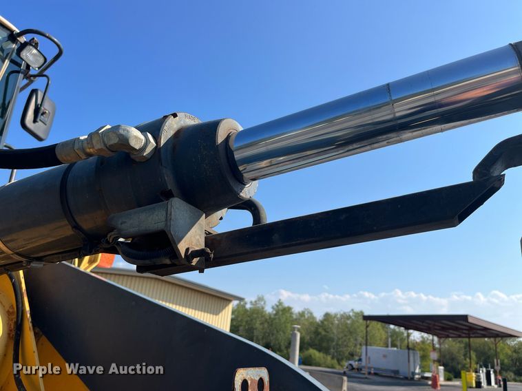 image for item DP2085 2005 John Deere 544J  wheel loader