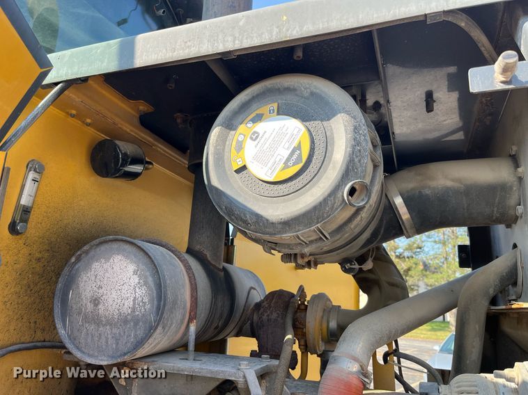 image for item DP2085 2005 John Deere 544J  wheel loader