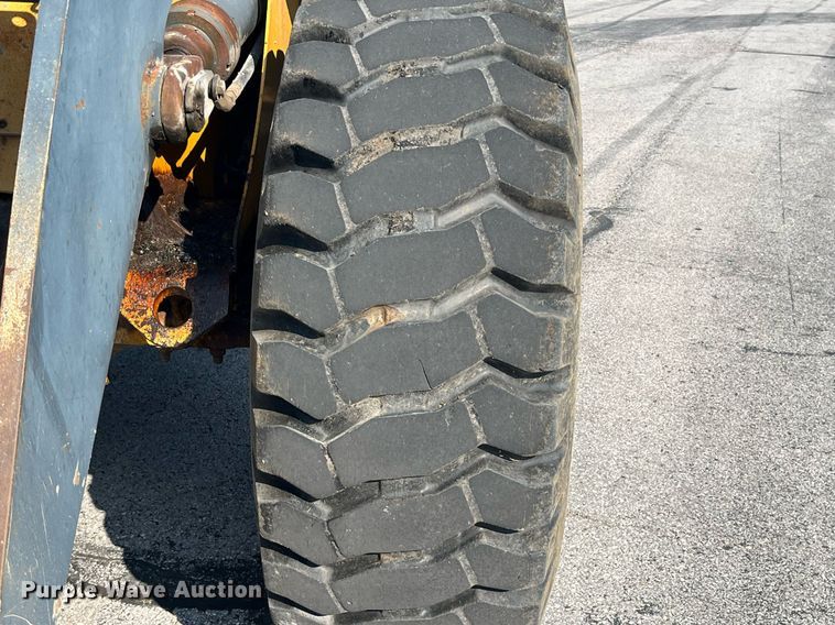 image for item DP2085 2005 John Deere 544J  wheel loader