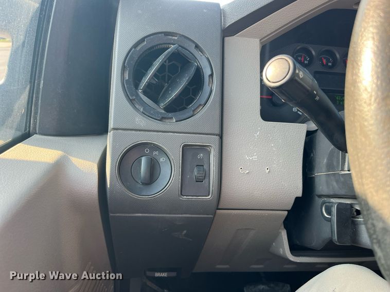 image for item DP2086 2010 Ford F450 Super Duty XL  truck cab and chassis