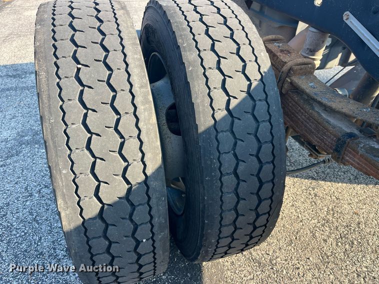 image for item DP2086 2010 Ford F450 Super Duty XL  truck cab and chassis