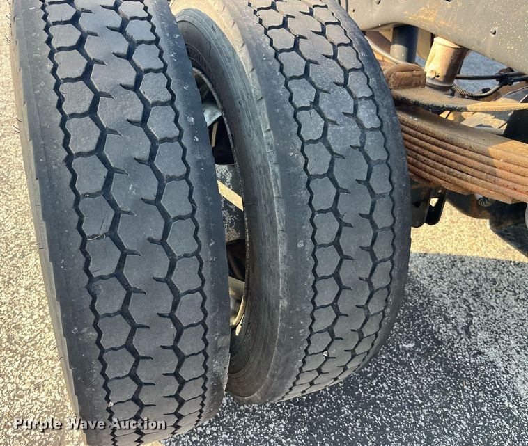 image for item DP2086 2010 Ford F450 Super Duty XL  truck cab and chassis