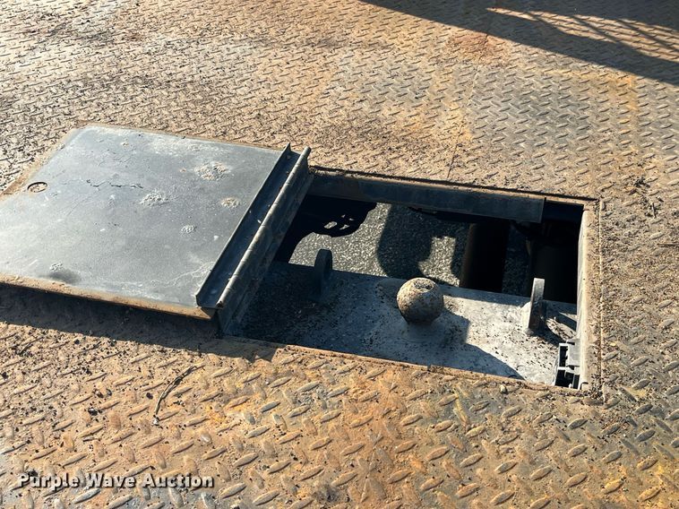 image for item DP2087 2011 Dodge Ram 4500HD  Crew Cab flatbed truck