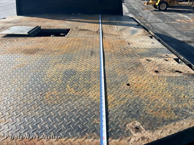 image for item DP2087 2011 Dodge Ram 4500HD  Crew Cab flatbed truck