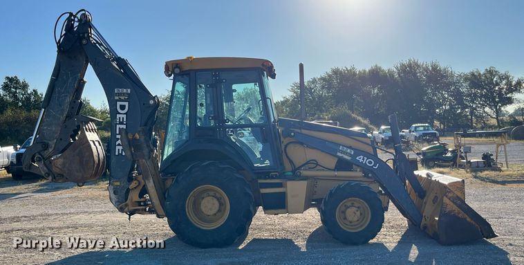image for item DP2097 2010 John Deere 410J  backhoe
