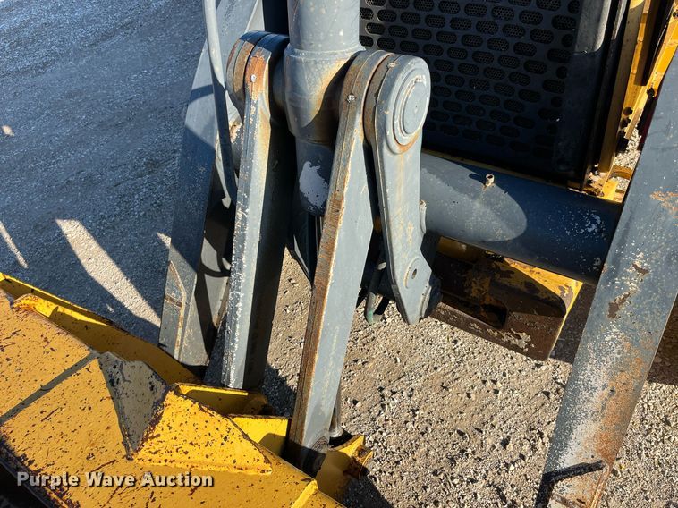 image for item DP2097 2010 John Deere 410J  backhoe
