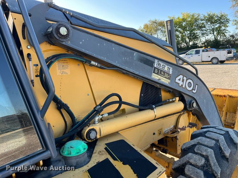 image for item DP2097 2010 John Deere 410J  backhoe