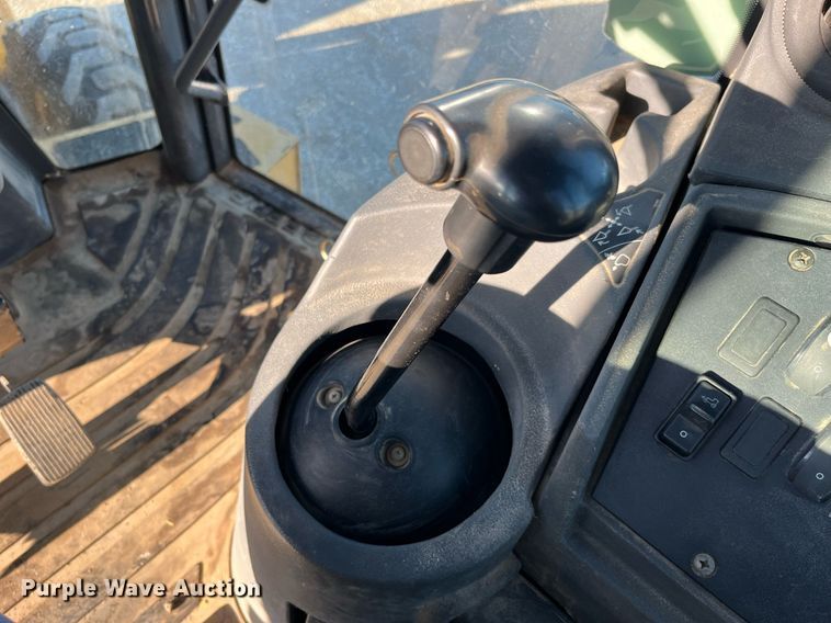 image for item DP2097 2010 John Deere 410J  backhoe