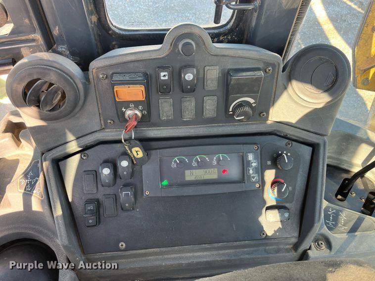 image for item DP2097 2010 John Deere 410J  backhoe