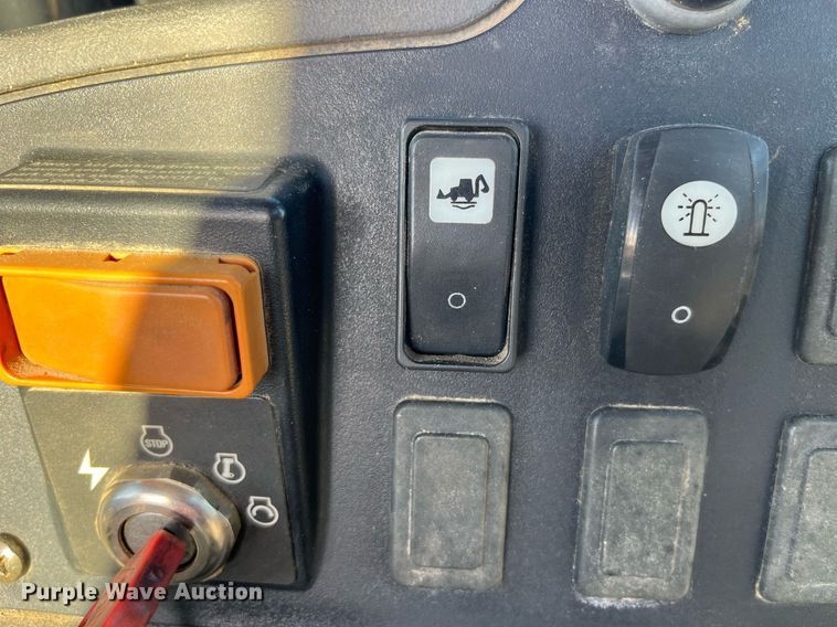 image for item DP2097 2010 John Deere 410J  backhoe