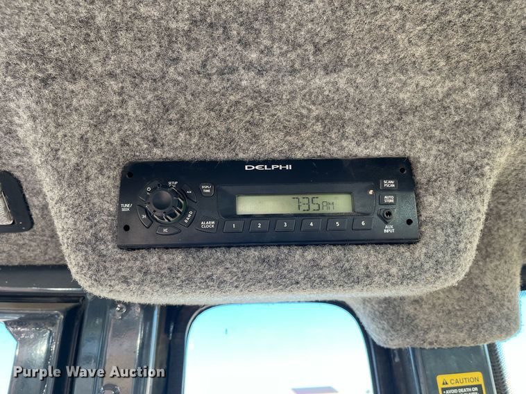 image for item DP2097 2010 John Deere 410J  backhoe