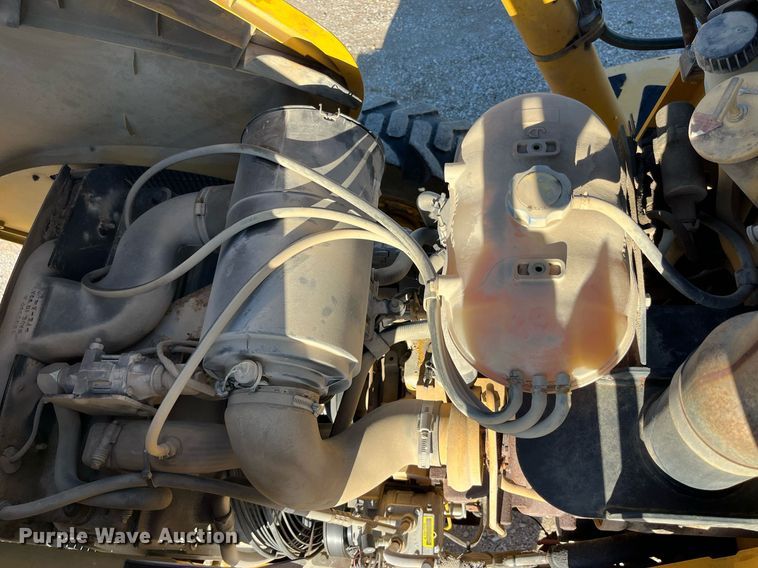 image for item DP2097 2010 John Deere 410J  backhoe