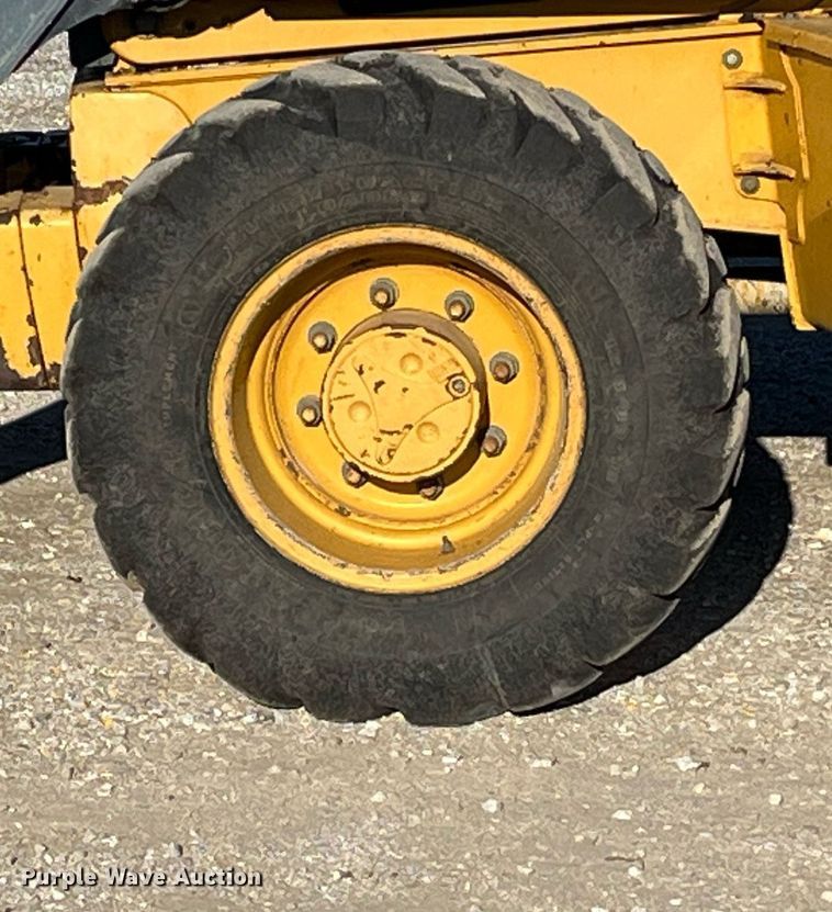 image for item DP2097 2010 John Deere 410J  backhoe