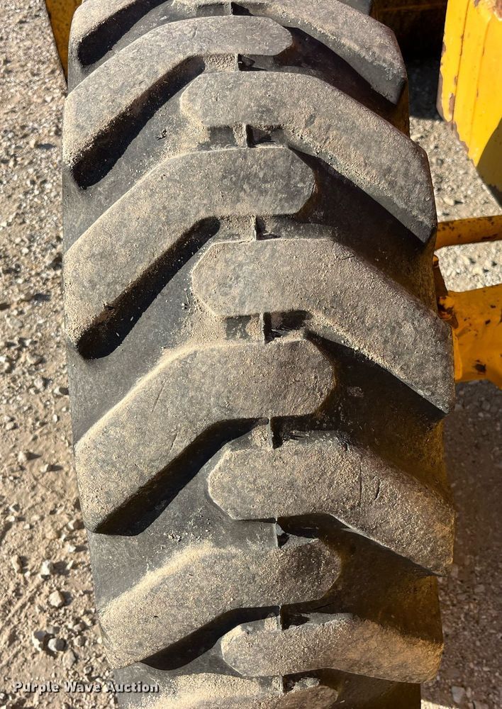 image for item DP2097 2010 John Deere 410J  backhoe