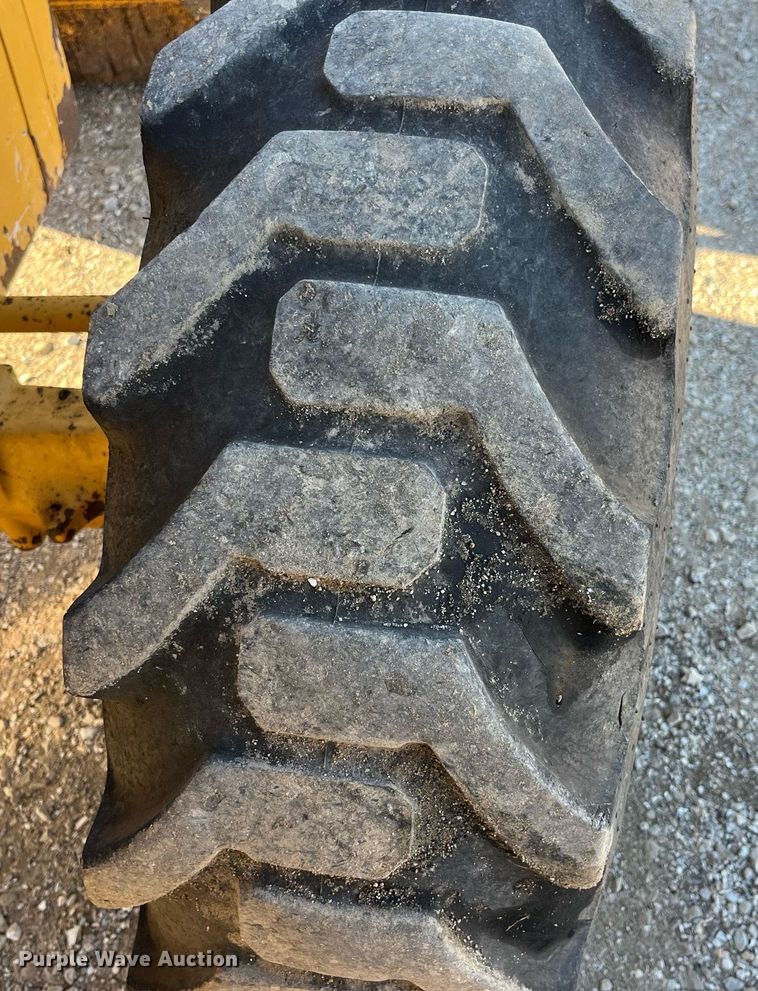 image for item DP2097 2010 John Deere 410J  backhoe