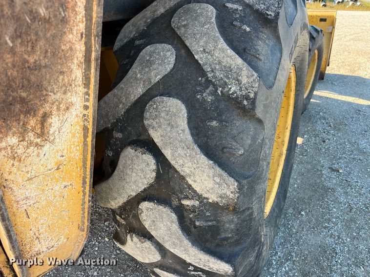 image for item DP2097 2010 John Deere 410J  backhoe