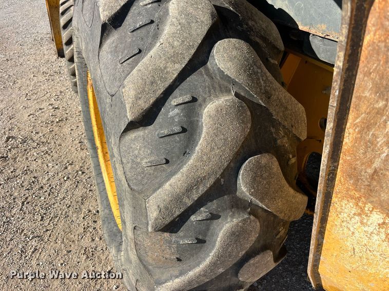 image for item DP2097 2010 John Deere 410J  backhoe