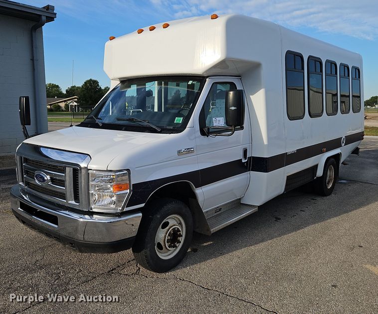 image for item DP2447 2017 Ford Econoline E450  shuttle bus