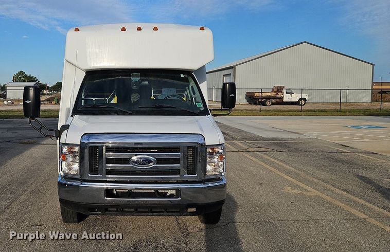 image for item DP2447 2017 Ford Econoline E450  shuttle bus