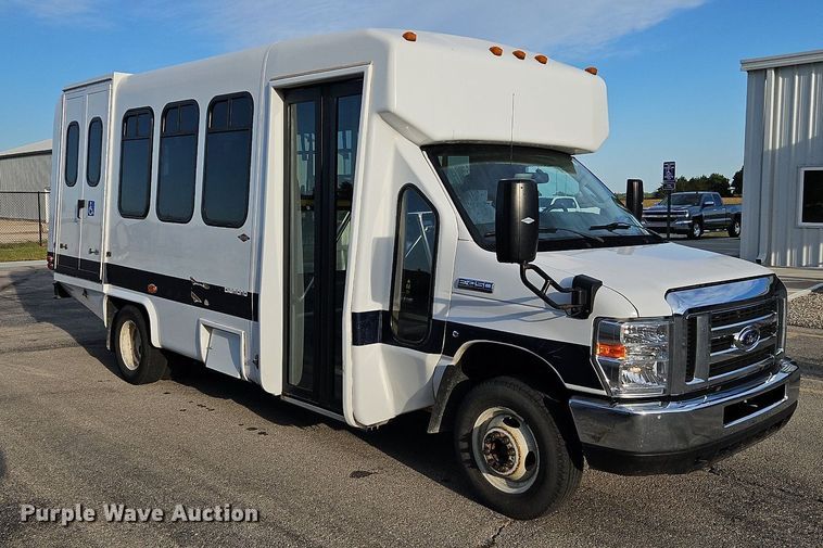 image for item DP2447 2017 Ford Econoline E450  shuttle bus