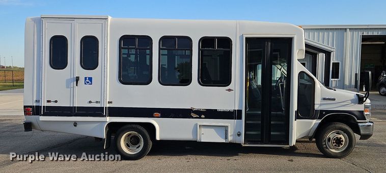 image for item DP2447 2017 Ford Econoline E450  shuttle bus