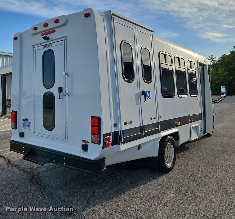 image for item DP2447 2017 Ford Econoline E450  shuttle bus