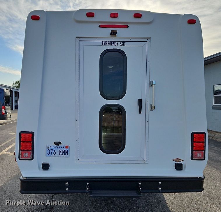 image for item DP2447 2017 Ford Econoline E450  shuttle bus