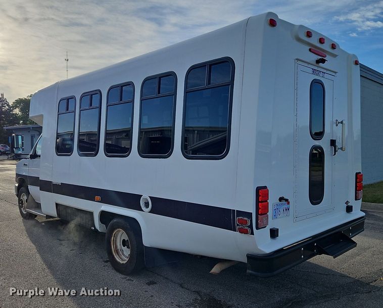 image for item DP2447 2017 Ford Econoline E450  shuttle bus