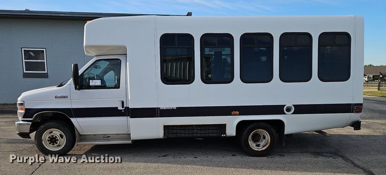 image for item DP2447 2017 Ford Econoline E450  shuttle bus