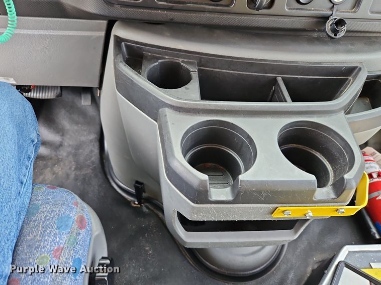 image for item DP2447 2017 Ford Econoline E450  shuttle bus