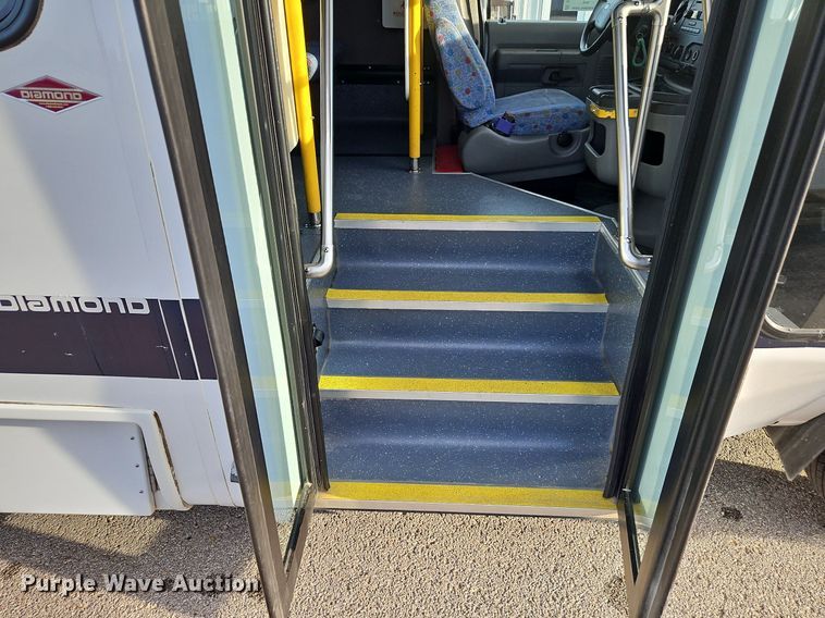 image for item DP2447 2017 Ford Econoline E450  shuttle bus