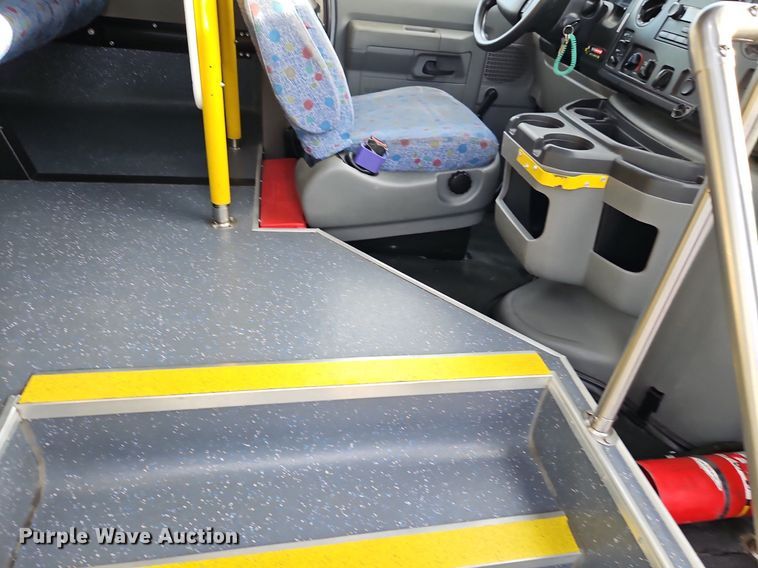 image for item DP2447 2017 Ford Econoline E450  shuttle bus