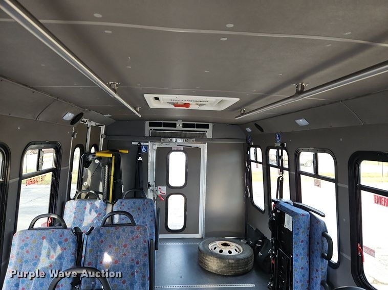 image for item DP2447 2017 Ford Econoline E450  shuttle bus