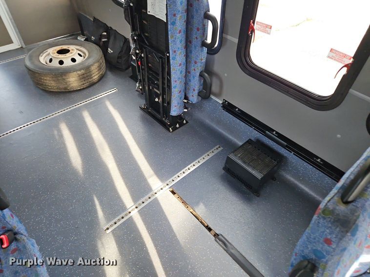 image for item DP2447 2017 Ford Econoline E450  shuttle bus