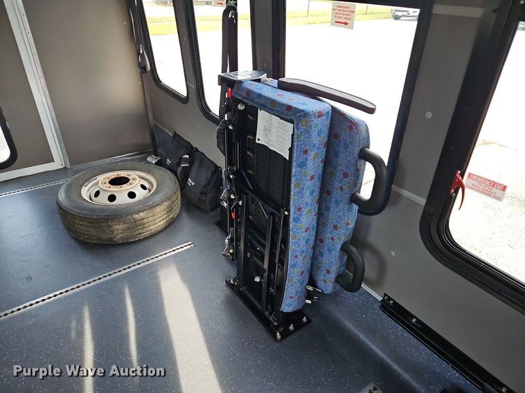 image for item DP2447 2017 Ford Econoline E450  shuttle bus