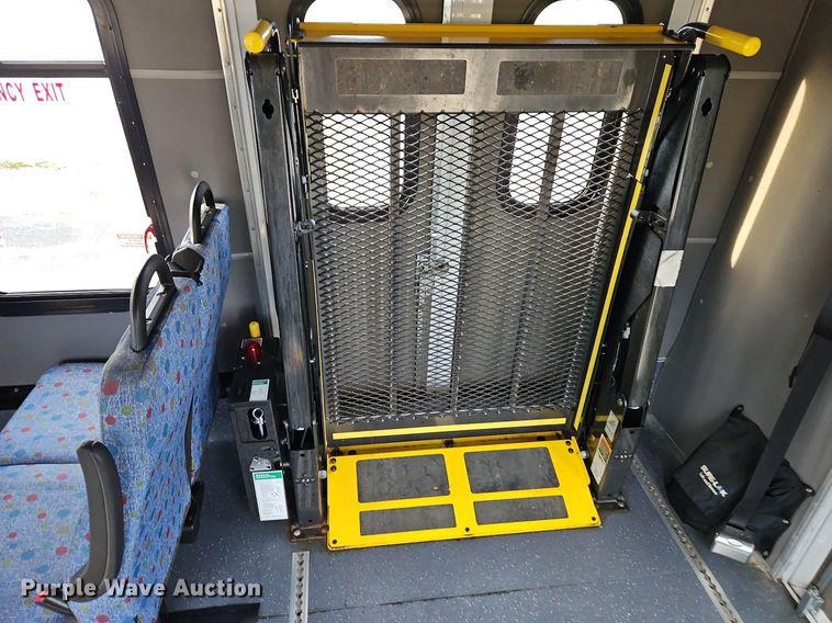 image for item DP2447 2017 Ford Econoline E450  shuttle bus