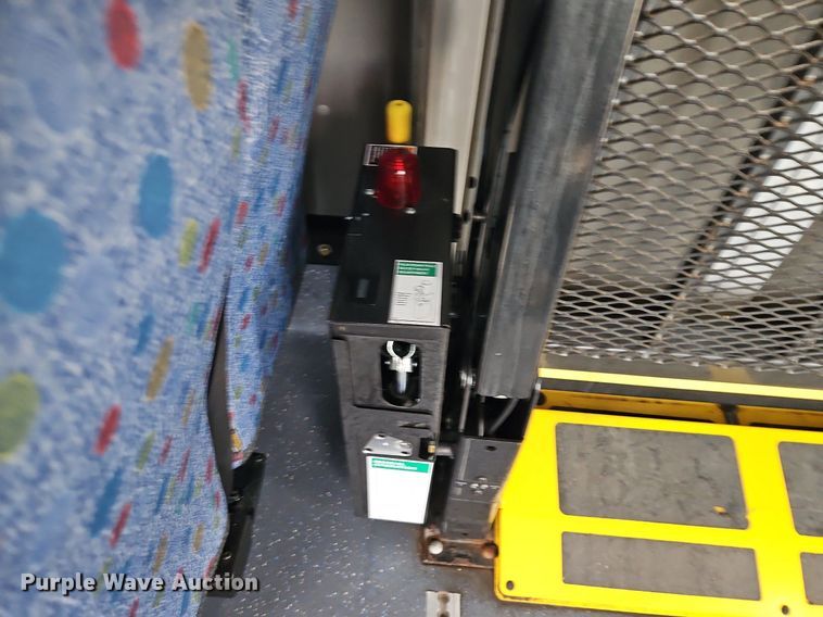 image for item DP2447 2017 Ford Econoline E450  shuttle bus