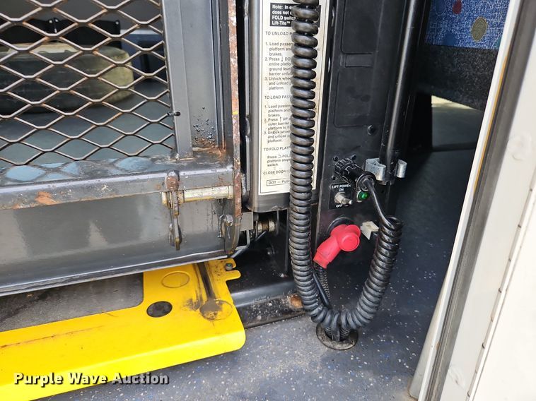 image for item DP2447 2017 Ford Econoline E450  shuttle bus