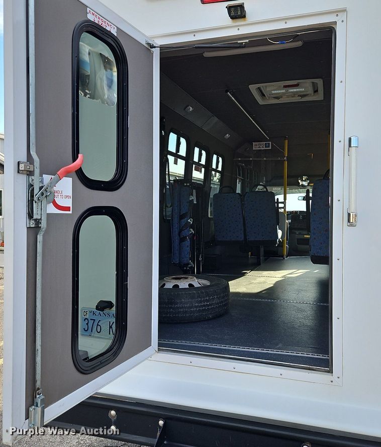 image for item DP2447 2017 Ford Econoline E450  shuttle bus